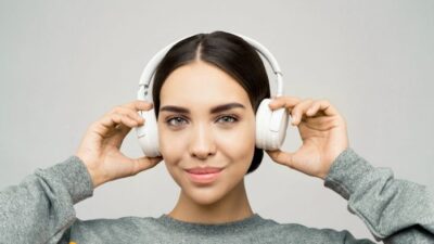 Cara pemakaian headset yang benar