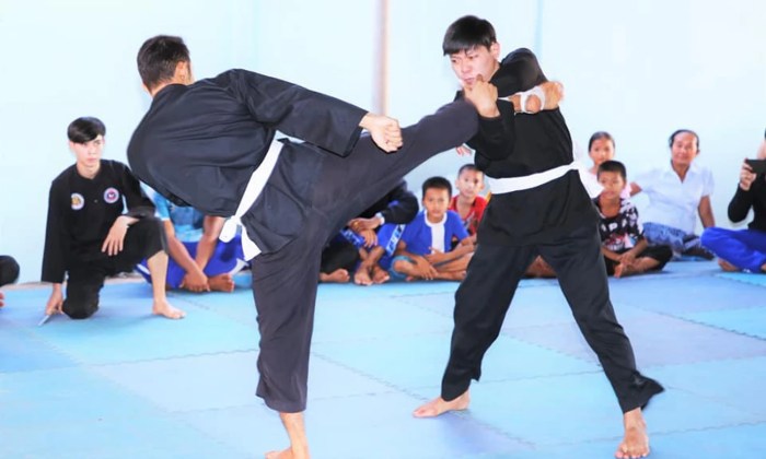 Bagaimana Cara Menangkis dalam Pencak Silat Teknik Dasar dan Strategi Efektif