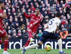 Anfield Bergetar! Liverpool Bantai West Ham 3-0 di Babak Pertama