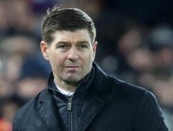Gerrard Semprot Van Dijk & Konate Usai Liverpool Ditekuk Wolves!
