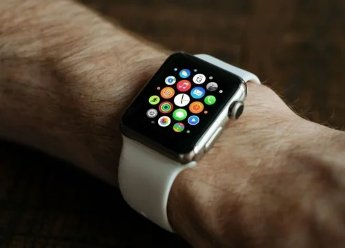 Transformasi Hidup dengan Smartwatch: Melawan Gaya Hidup Rebahan Menuju Kehidupan Lebih Aktif