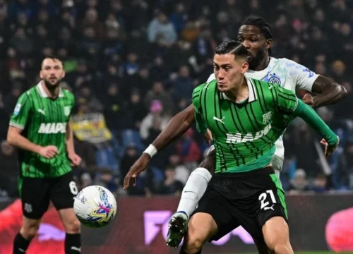 Kekalahan Dramatis Sassuolo dari Lazio: Jeritan Kekecewaan Jay Idzes dan Perjuangan di Serie A