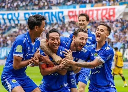 Prediksi Panas: Pelatih Persik Marcos Reina Ragukan Dominasi Persib di Super League 2025-2026