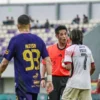 Geger Wasit Jepang di Liga 1: Pelatih Arema FC 'Wasit Membuat Malu Sepak Bola Indonesia!' 8 Geger Wasit Jepang di Liga 1: Pelatih Arema FC ‘Wasit Membuat Malu Sepak Bola Indonesia!’