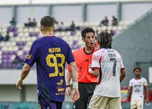 Geger Wasit Jepang di Liga 1: Pelatih Arema FC ‘Wasit Membuat Malu Sepak Bola Indonesia!’