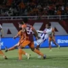 Badai Kejutan di Puncak Liga 1: Persib dan Persija Tersandung, Memanasnya Perebutan Klasemen 6 Badai Kejutan di Puncak Liga 1: Persib dan Persija Tersandung, Memanasnya Perebutan Klasemen