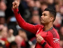 Terbongkar! Alasan MU Harus Tendang Casemiro, Gary Neville: Dia Sudah Lewati Masa Emas!