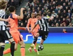 Terungkap! Strategi Berani Hansi Flick Hancurkan Pressing Mengerikan Newcastle di Laga Krusial!