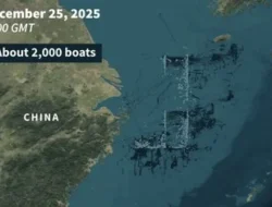 TERBONGKAR! Ribuan Kapal ‘Hantu’ China Bentuk Formasi Mengerikan di Lautan, Ada Apa?