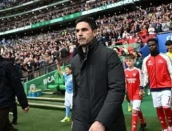 TERBONGKAR! Strategi Gila Arteta di Balik Pukulan Telak Carabao Cup: Arsenal Bangkit Lebih Kuat!