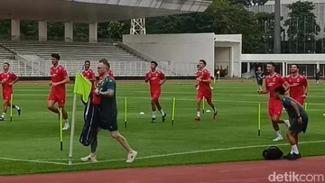 Shock! Latihan Perdana Timnas Hanya 15 Pemain, Elkan Baggott Jadi Sorotan! 4 Shock! Latihan Perdana Timnas Hanya 15 Pemain, Elkan Baggott Jadi Sorotan!