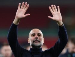TERKUAK! Selebrasi 'Gila' Pep Guardiola di Final Carabao Cup: Hormat atau Murni Gairah? 9 TERKUAK! Selebrasi ‘Gila’ Pep Guardiola di Final Carabao Cup: Hormat atau Murni Gairah?