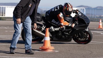 Terkuak! Drama Vinales & Lorenzo: Mengapa Rumor Konfrontasi Hebohkan Paddock MotoGP? 15 Terkuak! Drama Vinales & Lorenzo: Mengapa Rumor Konfrontasi Hebohkan Paddock MotoGP?