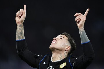 TERBONGKAR! Harga Gila Enzo Fernandez di Chelsea Capai Rp 2 Triliun: Akankah Dilepas? 10 TERBONGKAR! Harga Gila Enzo Fernandez di Chelsea Capai Rp 2 Triliun: Akankah Dilepas?