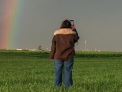 Langit Qamishli Berkilau Spektakuler: Pelangi Raksasa Bikin Warga Histeris!