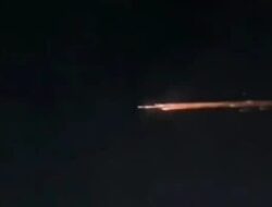 VIRAL! Langit Lampung Diteror Benda Misterius, Netizen Sebut Rudal Iran! Apa Kata Ahli?