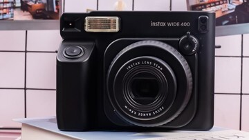 RAHASIA Terungkap! Instax Wide 400 Jet Black Mendarat di Indonesia: Harga & Fitur Bikin Melongo!